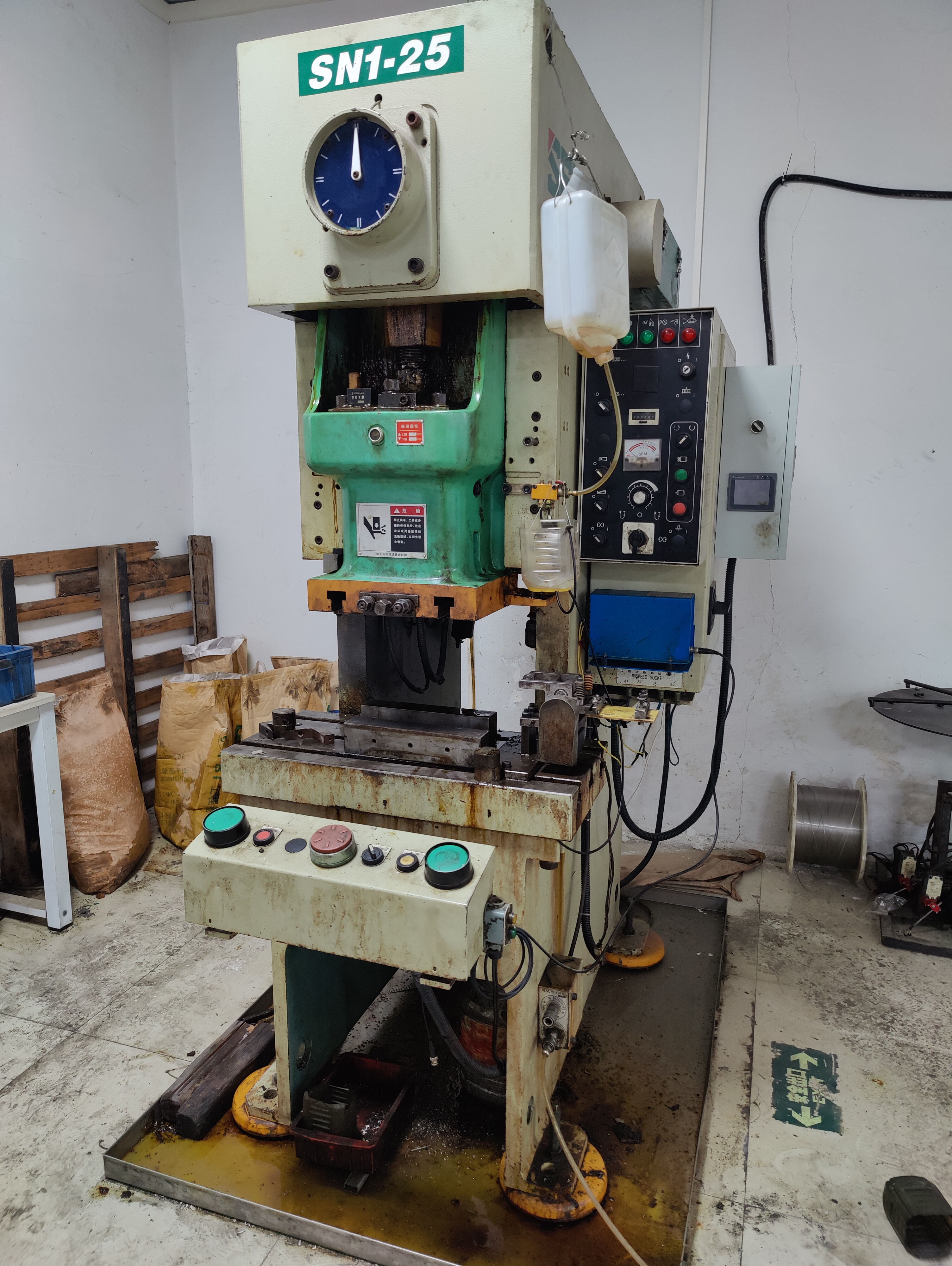 Pneumatic Punch Presses