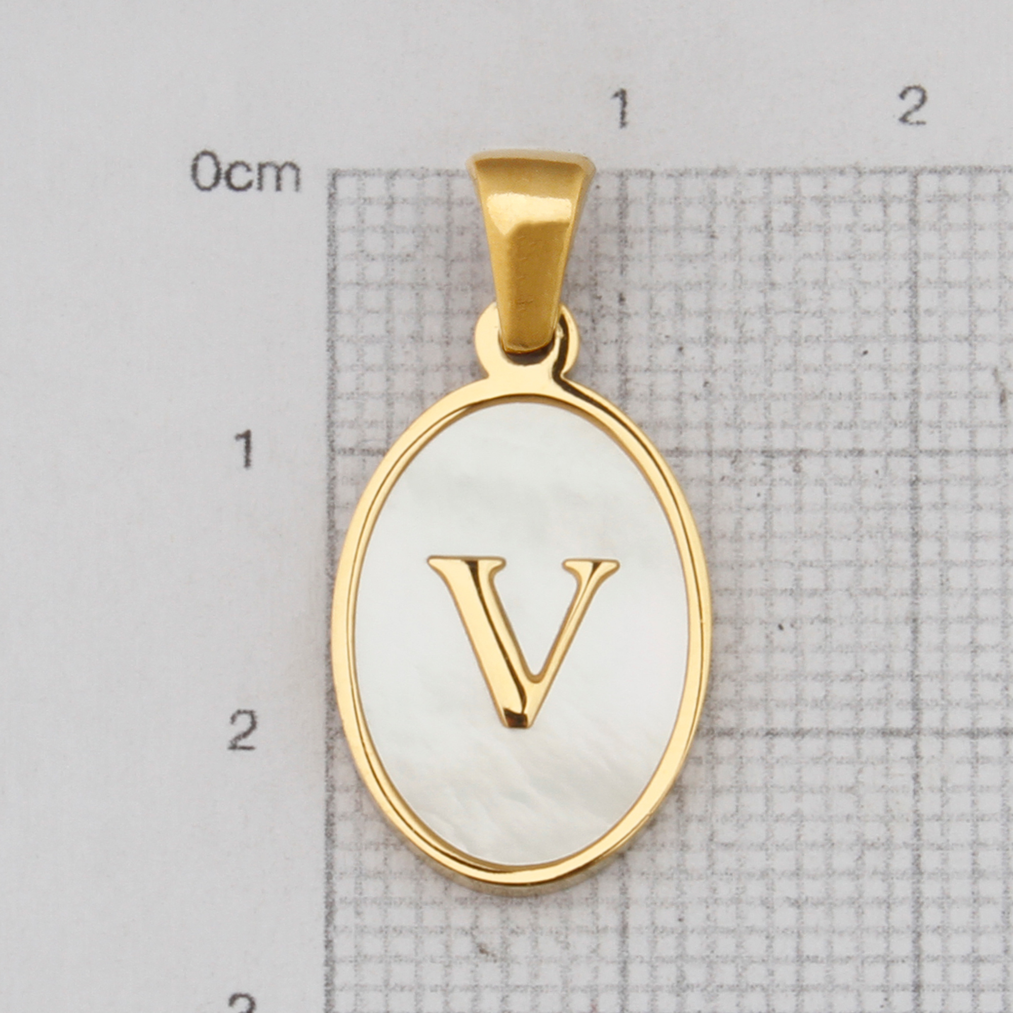 字母V吊坠
