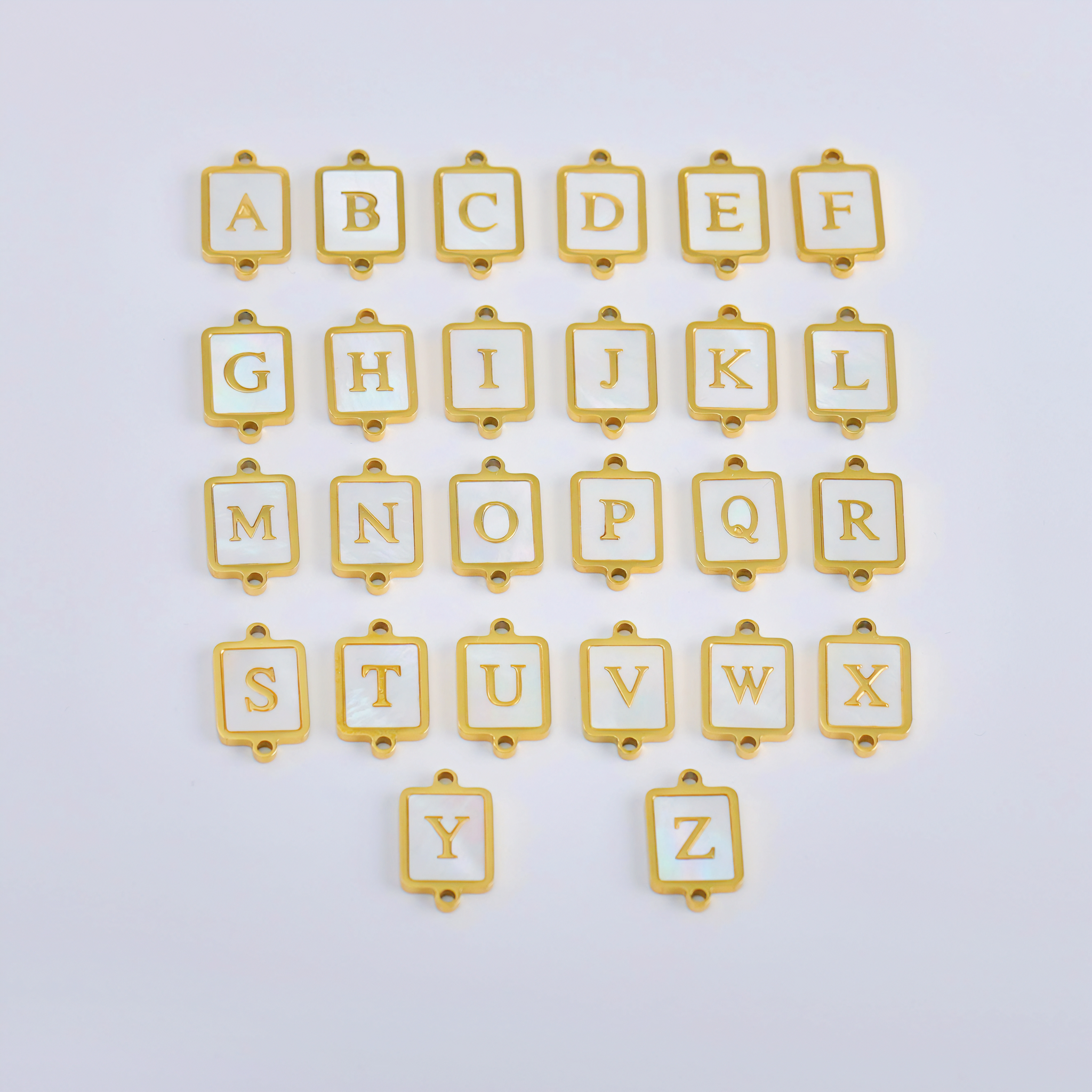 字母A吊坠