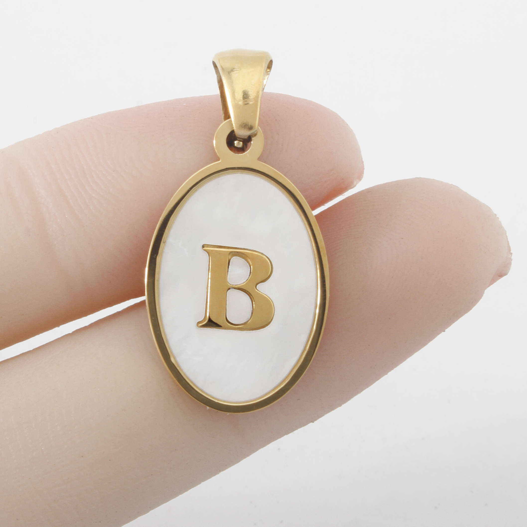 字母B吊坠