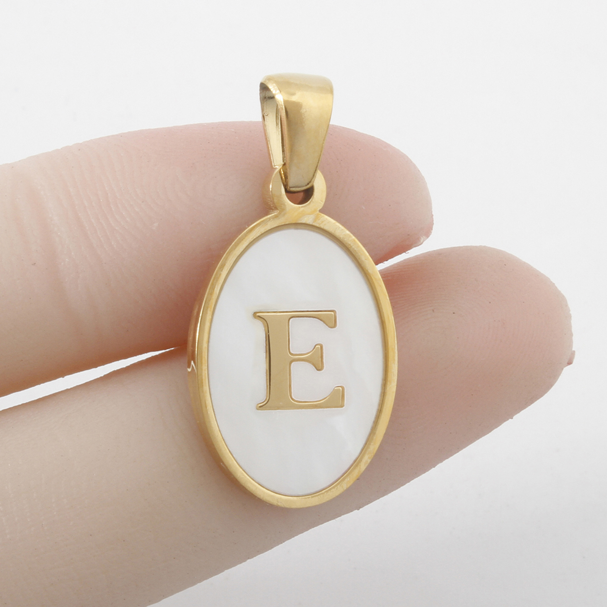 字母E吊坠