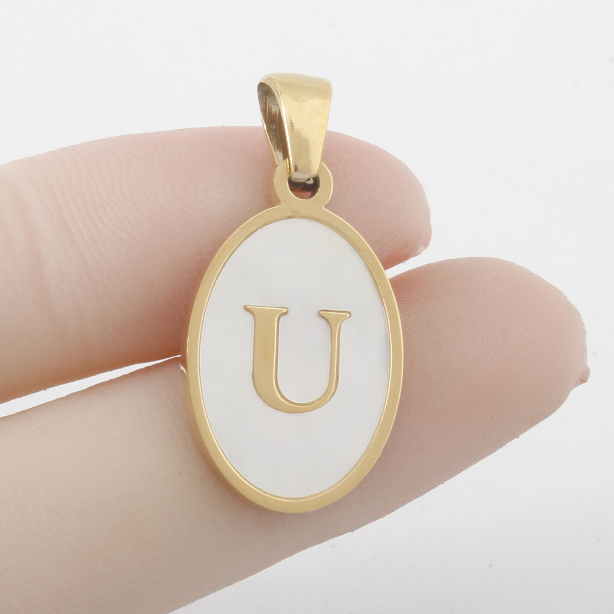 字母U吊坠